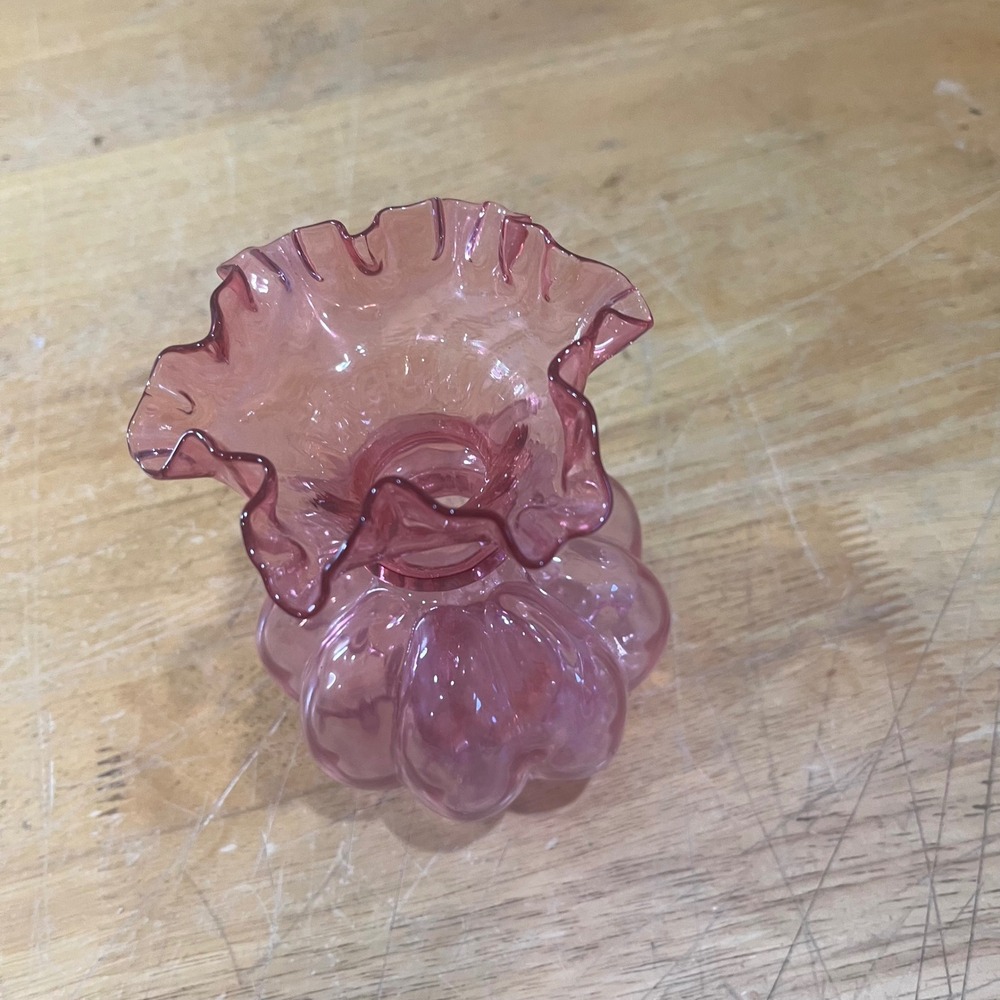 Vtg Fenton Pink Glass Melon Bud Vase Ruffled Rim Art Glass Mid Century 5.5" - Picture 3 of 7
